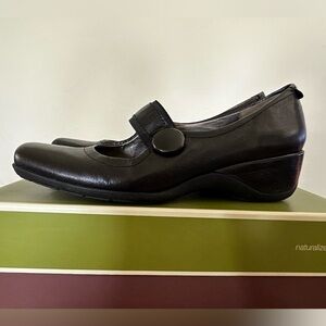 Gable-black leather Naturalizer Mary Jane Shoes